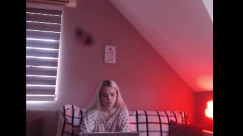 A girl online show from June 10, 7:29 am