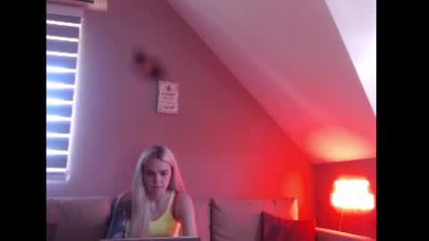 A girl online show from June 12, 8:02 am