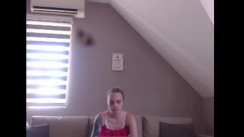 A girl online show from June 29, 7:25 am