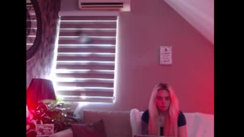 A girl online show from July 10, 7:23 am