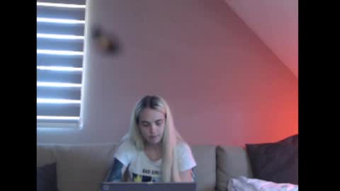 A girl online show from July 14, 10:21 am