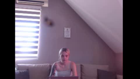 A girl online show from July 17, 7:26 am