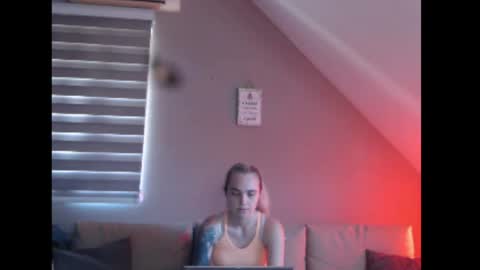 A girl online show from July 30, 7:51 am