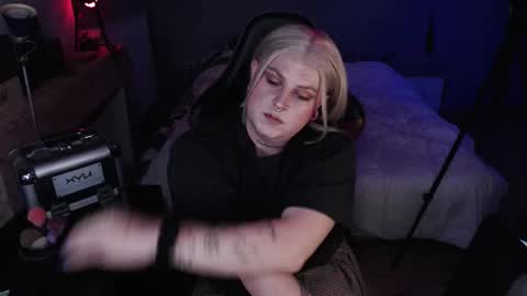 Angel online show from November 27, 10:34 pm