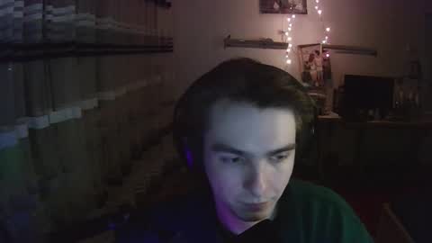 Snapshot of dreamerguy07 chatting on February 18, 7:21 pm dreamerguy07 online show from February 18, 7:21 pm