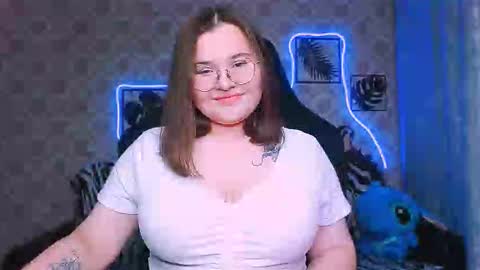 dreamforyoue2 online show from October 15, 7:36 pm