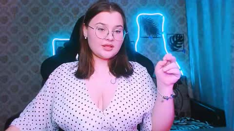 dreamforyoue2 online show from February 25, 7:45 pm