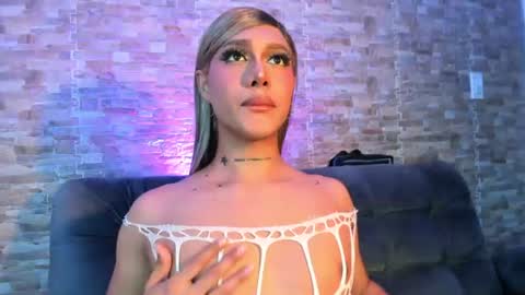 Snapshot of dreams_chloe chatting on July 14, 10:21 am dreams_chloe online show from July 14, 10:21 am