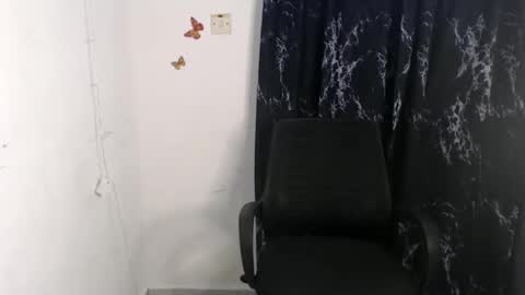 Snapshot of dreamy_wetpussy chatting on April 6, 6:31 pm BEAUTY online show from April 6, 6:31 pm