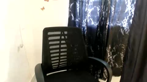 Snapshot of dreamy_wetpussy chatting on April 16, 8:59 am BEAUTY online show from April 16, 8:59 am