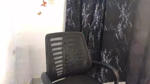 Snapshot of dreamy_wetpussy chatting on April 18, 8:09 pm BEAUTY online show from April 18, 8:09 pm