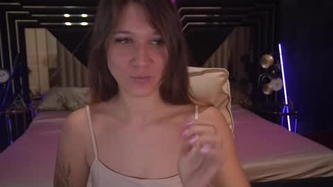 Snapshot of dreamylinaaa chatting on December 4, 7:39 am Lina online show from December 4, 7:39 am