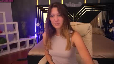 Snapshot of dreamylinaaa chatting on December 5, 7:27 am Lina online show from December 5, 7:27 am