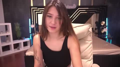 Snapshot of dreamylinaaa chatting on December 6, 7:21 am Lina online show from December 6, 7:21 am