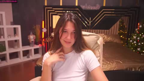Snapshot of dreamylinaaa chatting on December 9, 10:32 am Lina online show from December 9, 10:32 am