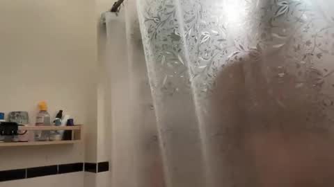 Snapshot of dreamyriri chatting on March 4, 9:54 pm RIRI OR DREAMY online show from March 4, 9:54 pm