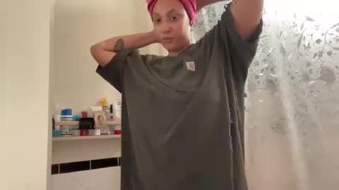 RIRI OR DREAMY online show from March 12, 12:50 am