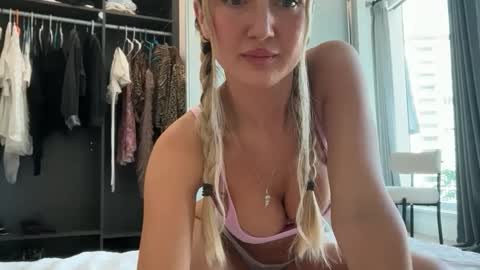 Lilah  online show from May 11, 11:13 pm