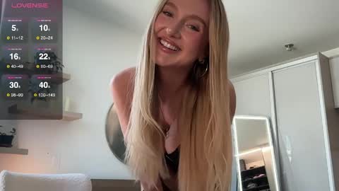 Lilah  online show from May 21, 11:12 pm