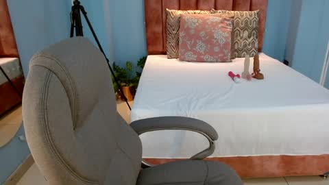 drilau_18 online show from May 22, 4:19 am