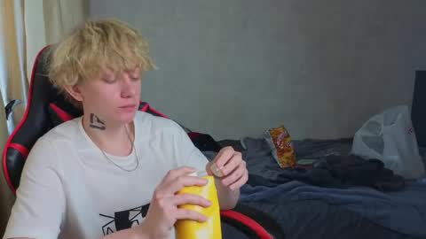 Mark online show from May 25, 5:08 pm