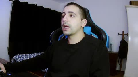 Snapshot of droooooones chatting on December 2, 11:40 pm droooooones online show from December 2, 11:40 pm