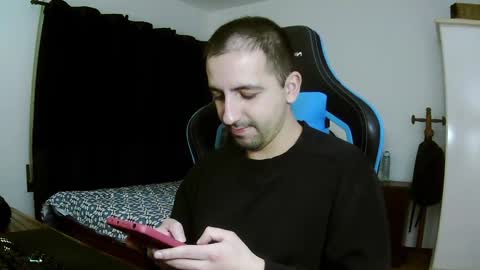 Snapshot of droooooones chatting on December 3, 10:51 pm droooooones online show from December 3, 10:51 pm