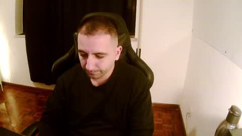 Snapshot of droooooones chatting on February 8, 11:13 pm droooooones online show from February 8, 11:13 pm