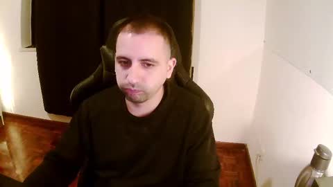 Snapshot of droooooones chatting on February 10, 10:51 pm droooooones online show from February 10, 10:51 pm