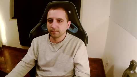 Snapshot of droooooones chatting on February 22, 11:46 pm droooooones online show from February 22, 11:46 pm