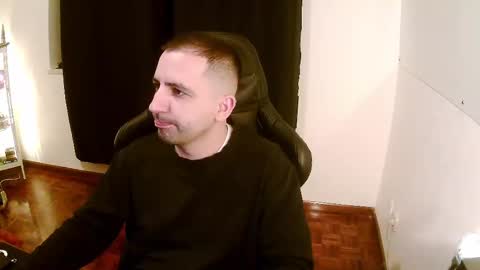 Snapshot of droooooones chatting on March 2, 10:59 pm droooooones online show from March 2, 10:59 pm