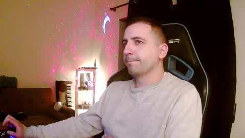 Snapshot of droooooones chatting on March 8, 11:49 pm droooooones online show from March 8, 11:49 pm