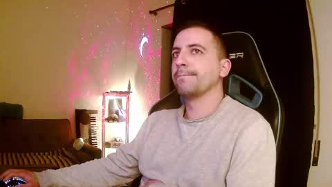 Snapshot of droooooones chatting on March 11, 11:48 pm droooooones online show from March 11, 11:48 pm