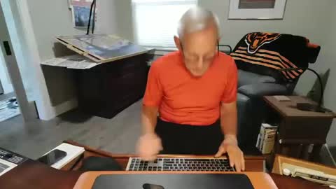 Snapshot of dubl55nikl chatting on October 10, 8:30 pm DublNikl online show from October 10, 8:30 pm