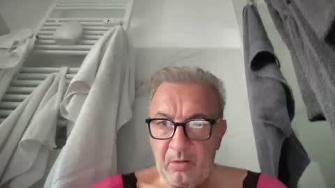 duglas650 online show from September 18, 9:33 am