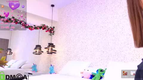 dulce_isabel_ online show from March 28, 3:06 am