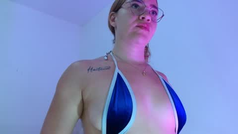 Snapshot of dulce_melocoton chatting on June 13, 11:13 pm Dulce online show from June 13, 11:13 pm