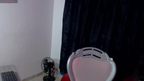 Snapshot of dulce_sara0 chatting on February 23, 1:19 pm Dulce Sara online show from February 23, 1:19 pm