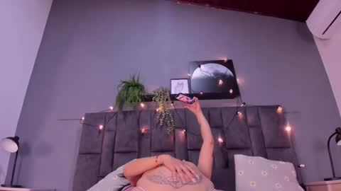 DULCE AURORA online show from November 4, 2:43 am