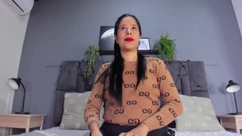 DULCE AURORA online show from December 2, 11:15 am