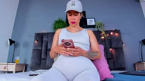 DULCE AURORA online show from April 15, 2:51 am