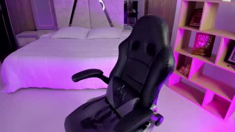 dulceprince1 online show from March 28, 8:52 pm