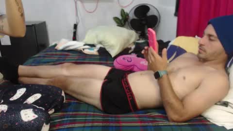 Snapshot of dulcetentations chatting on March 17, 1:43 am shany y alan online show from March 17, 1:43 am