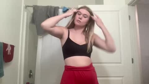 Snapshot of dumbblondexoxo chatting on January 13, 3:34 am dumbblondexoxo online show from January 13, 3:34 am