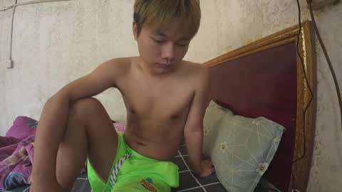 Snapshot of dumeila chatting on December 19, 6:09 am dumeila online show from December 19, 6:09 am