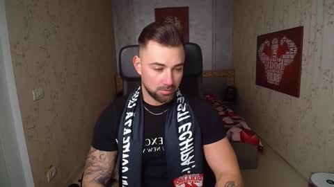 Snapshot of duncanstones chatting on December 22, 8:49 am DuncanStone online show from December 22, 8:49 am