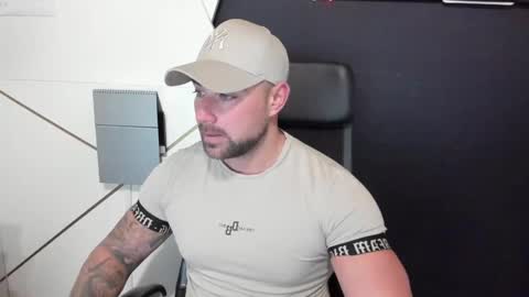 Snapshot of duncanstones chatting on February 12, 5:05 am DuncanStone online show from February 12, 5:05 am