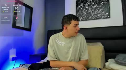 Snapshot of duolust chatting on October 24, 12:23 pm Thomas and Noah online show from October 24, 12:23 pm