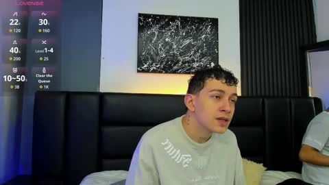 Snapshot of duolust chatting on October 28, 12:09 pm Thomas and Noah online show from October 28, 12:09 pm