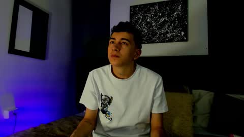 Snapshot of duolust chatting on November 2, 12:40 pm Thomas and Noah online show from November 2, 12:40 pm